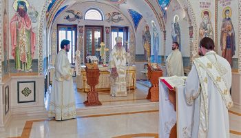 Patriarhul-Daniel-Sfanta-Liturghie-in-Salonul-Sfintilor-Romani-3