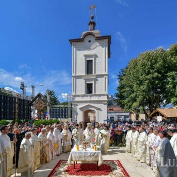 patriarhul-romaniei-a-resfintit-biserica-istorica-sfanta-vineri-din-ploiesti-225940