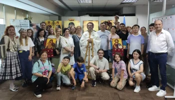 Romanii-din-Shanghai-au-participat-la-prima-Sfanta-Liturghie-oficiata-in-limba-materna-pe-teritoriu-chinez.jpg