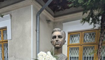 Nichita Stănescu bust