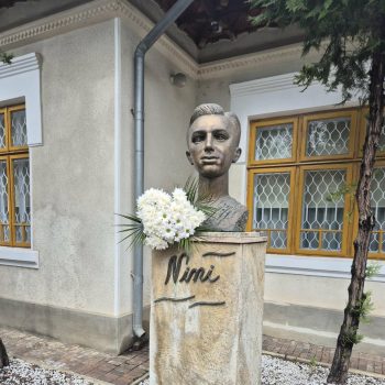 Nichita Stănescu bust